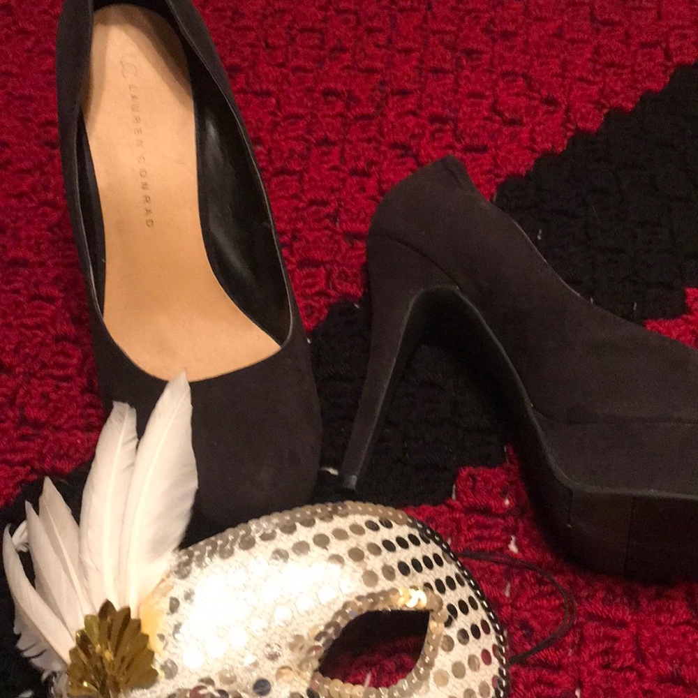 Shoes - Picture 2 of 4